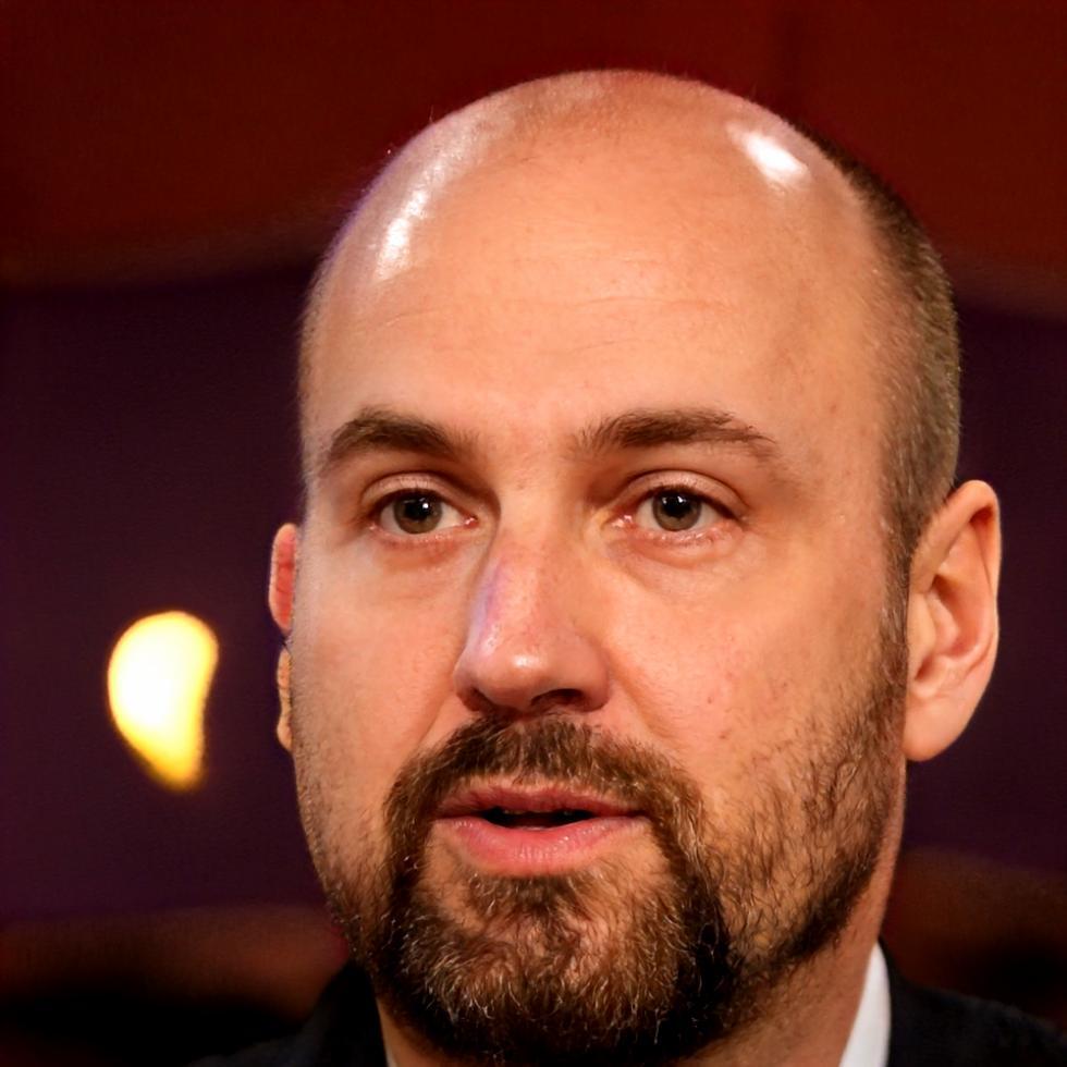 Dr. Miguel Hernández, Director de Investigación